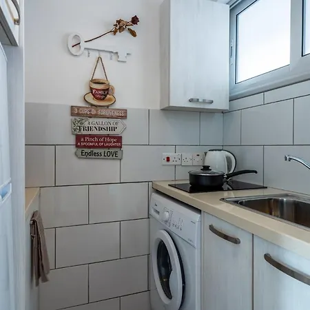 Berries 1-br In Apartment Larnaca